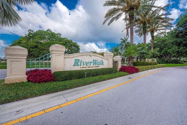 view of community / neighborhood sign