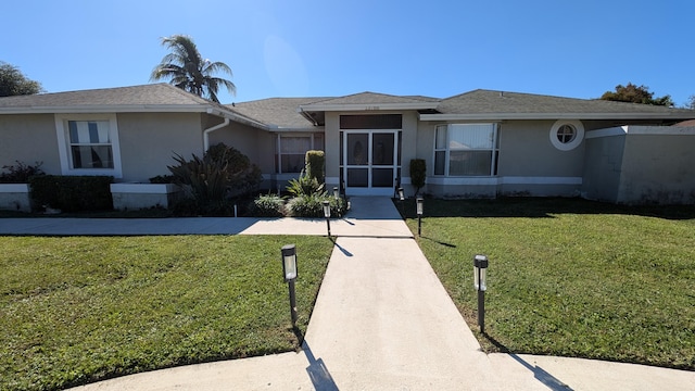 ranch-style home featuring a front lawn