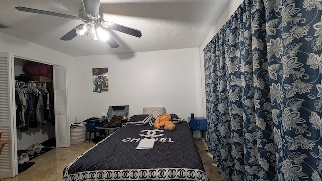 bedroom with a textured ceiling, a closet, and ceiling fan