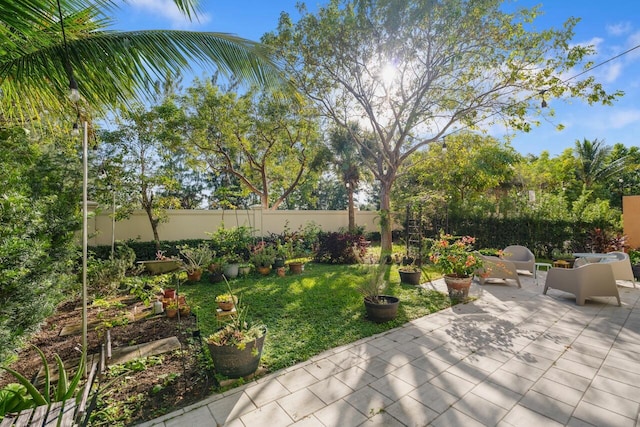 view of patio / terrace featuring an outdoor hangout area