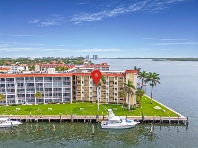 bird's eye view with a water view