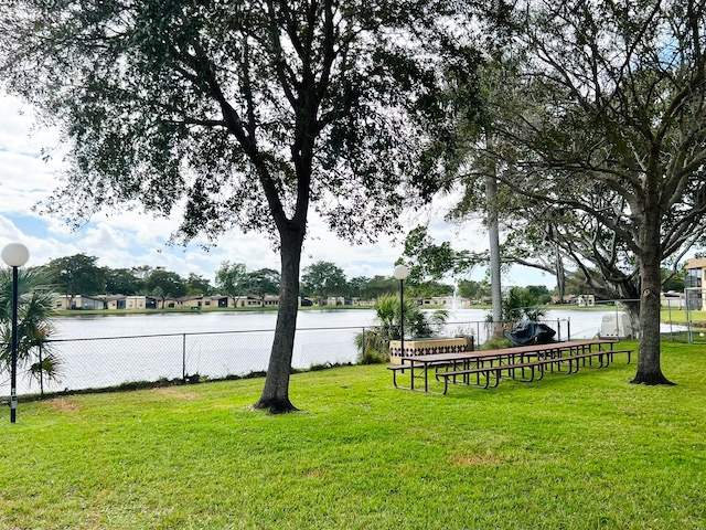 view of yard featuring a water view