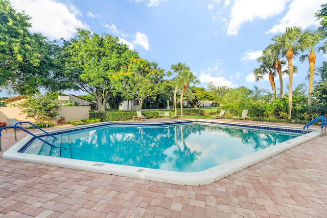 view of swimming pool