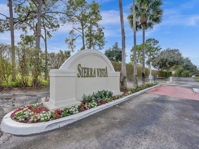 view of community / neighborhood sign