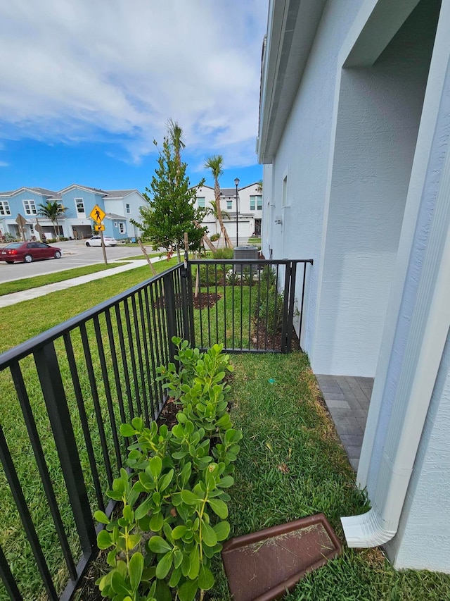 balcony featuring covered porch