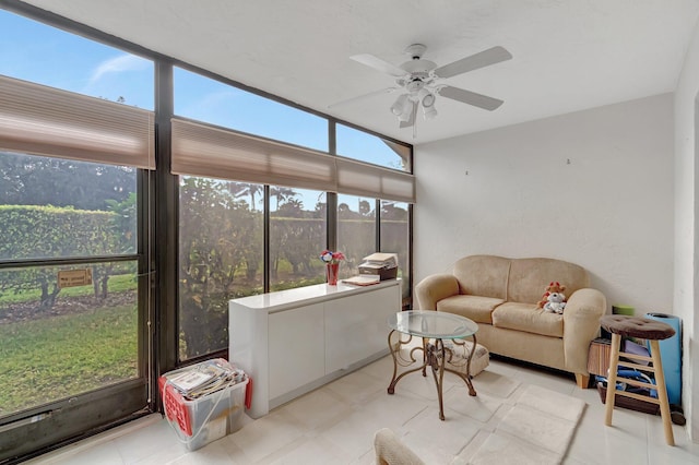 sunroom with ceiling fan