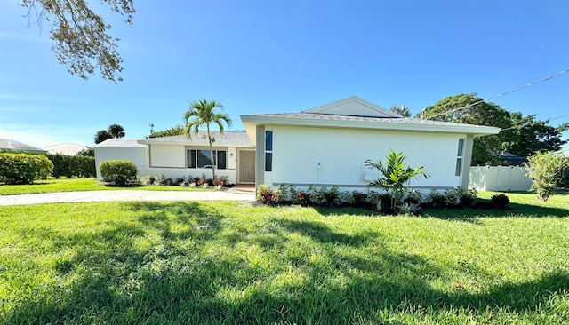 single story home featuring a front yard