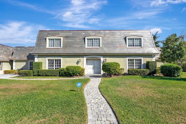 view of front of property featuring a front yard