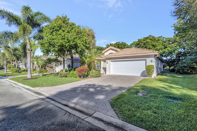 view of front of property featuring a front yard and a garage