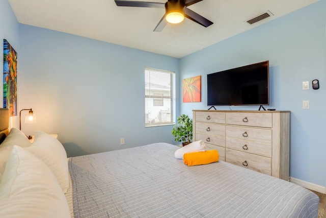 bedroom with ceiling fan