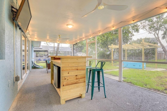 sunroom with ceiling fan