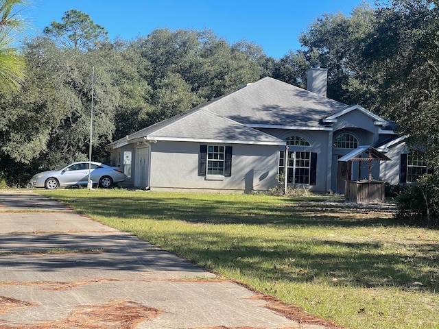 view of front of house featuring a front yard