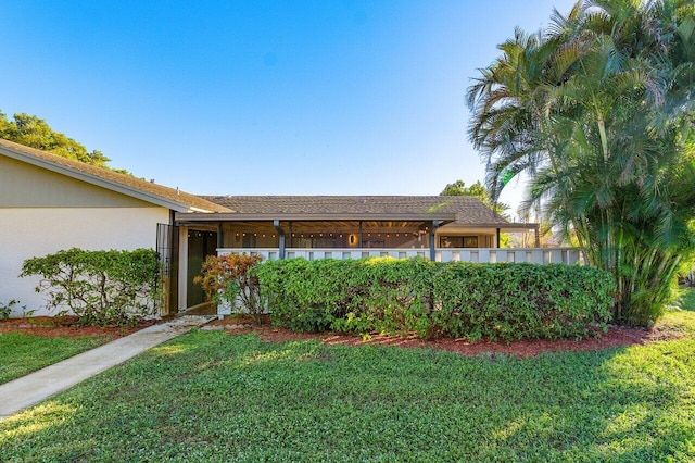 ranch-style house with a front yard