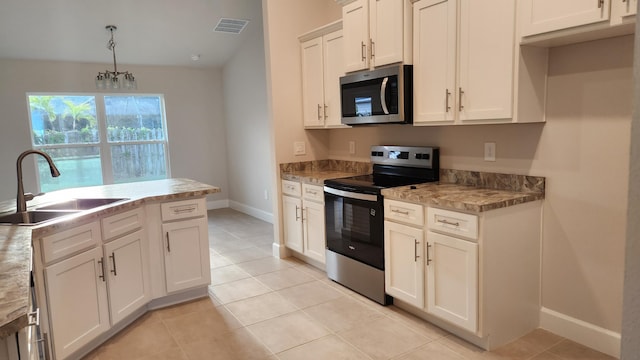 206 Riomar Dr, Port Saint Lucie, FL 34952 - kitchen featuring white cabinets, stainless steel appliances, visible vents, a sink, and baseboards