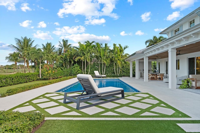 outdoor pool featuring outdoor dining area, a patio area, and ceiling fan