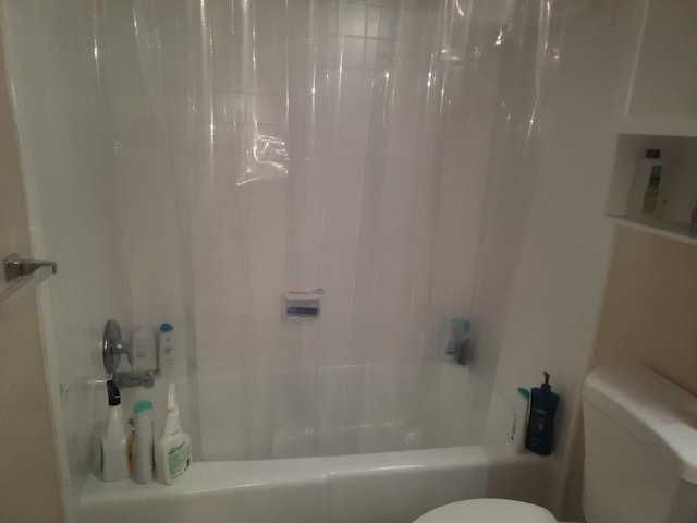 bathroom featuring toilet and shower / bath combo with shower curtain