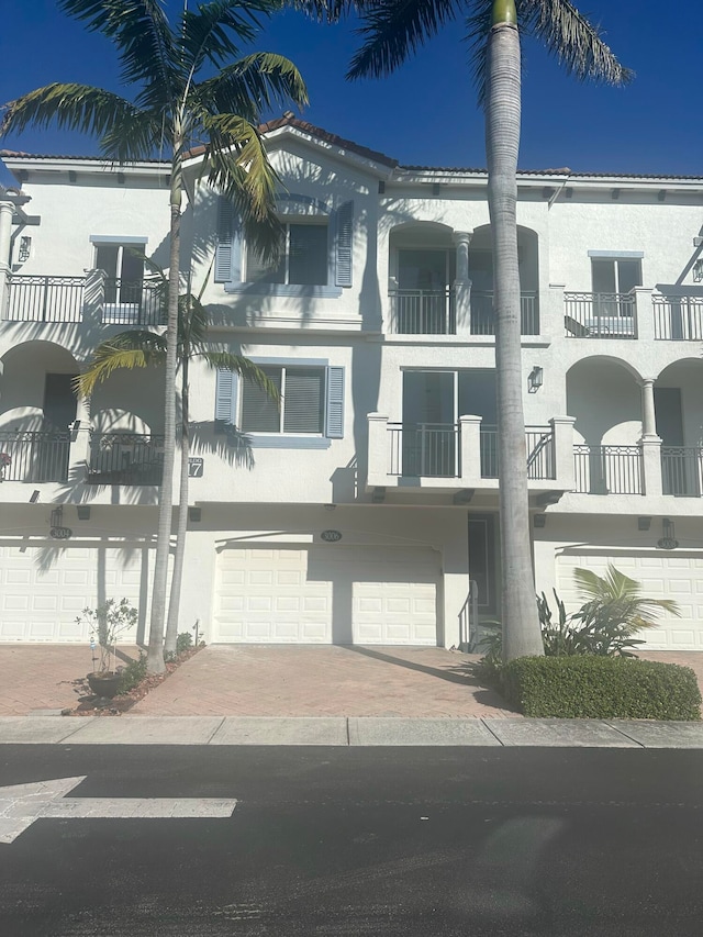 view of front of home featuring a garage