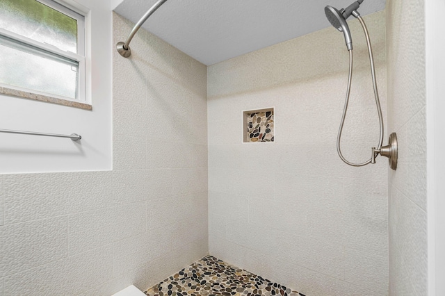 bathroom featuring tiled shower