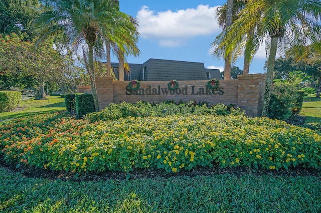 view of community / neighborhood sign