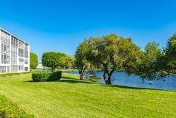 view of property's community featuring a lawn