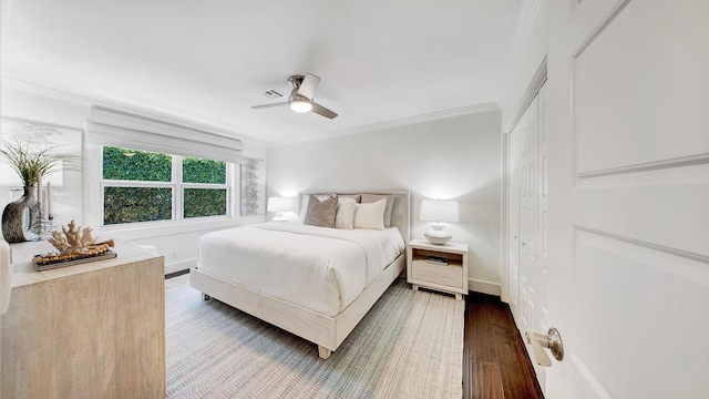 bedroom with ceiling fan, a closet, wood-type flooring, and ornamental molding