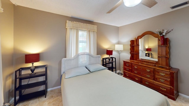 bedroom with ceiling fan