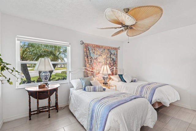 bedroom featuring ceiling fan and a textured ceiling