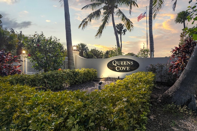 view of community / neighborhood sign