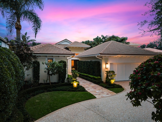 view of front facade featuring a lawn and a garage