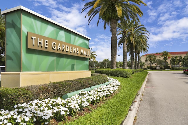 view of community / neighborhood sign