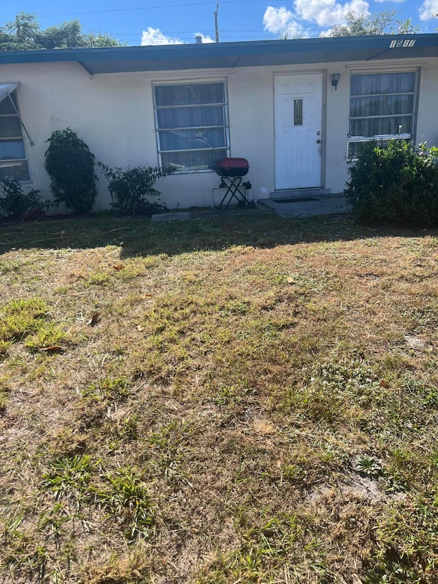 view of front of house with a front yard