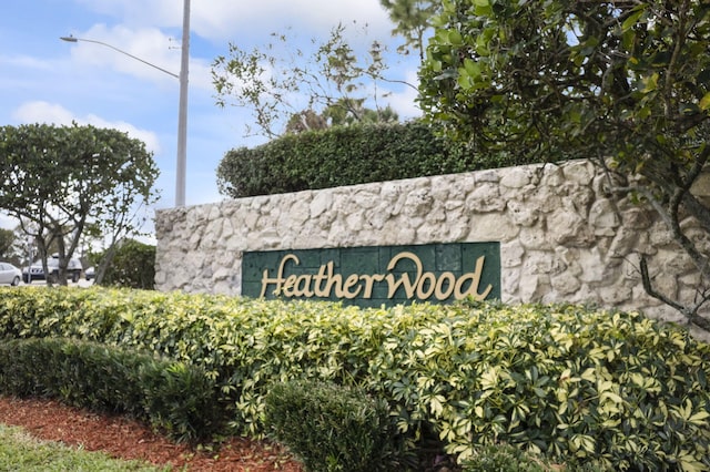 view of community / neighborhood sign