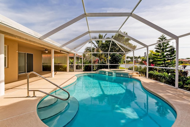 view of pool featuring an in ground hot tub, a lanai, ceiling fan, and a patio