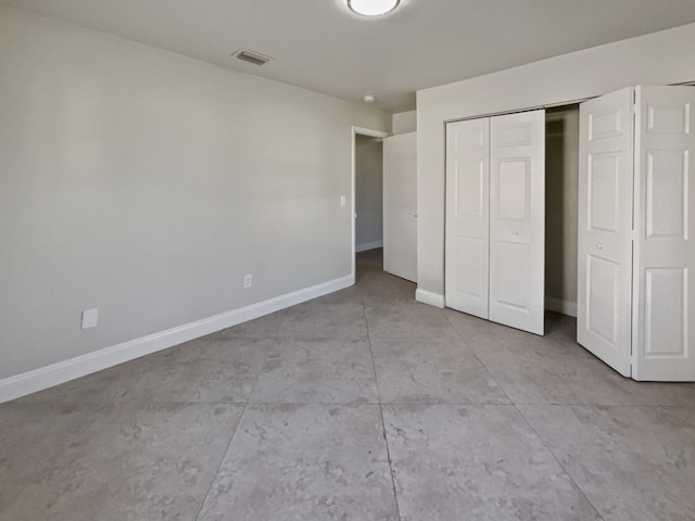 unfurnished bedroom featuring a closet