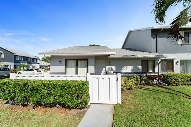 view of front of house with a front yard