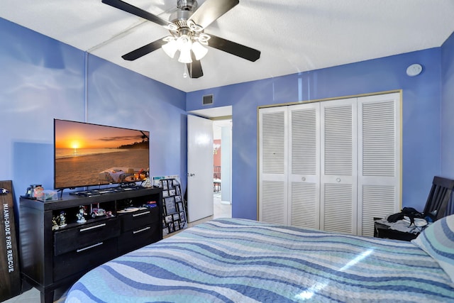 bedroom with ceiling fan, a closet, and a textured ceiling