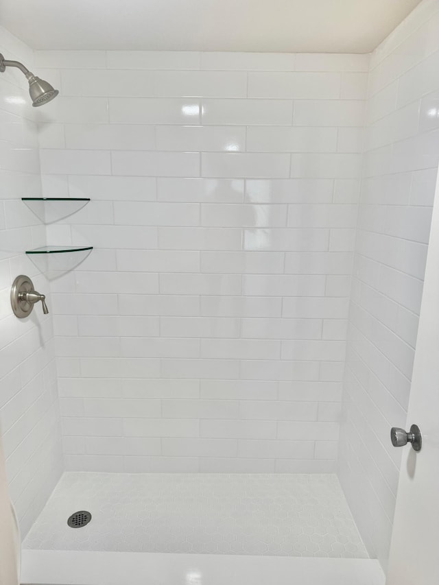 10777 W Sample Rd Unit 505, Coral Springs, FL 33065 - bathroom featuring tiled shower