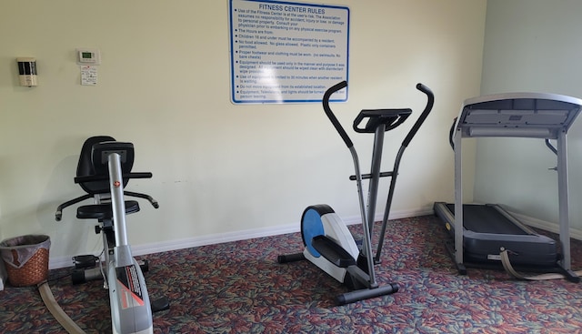 exercise room with carpet flooring and baseboards