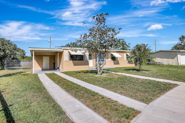 view of front facade featuring a front lawn and a carport