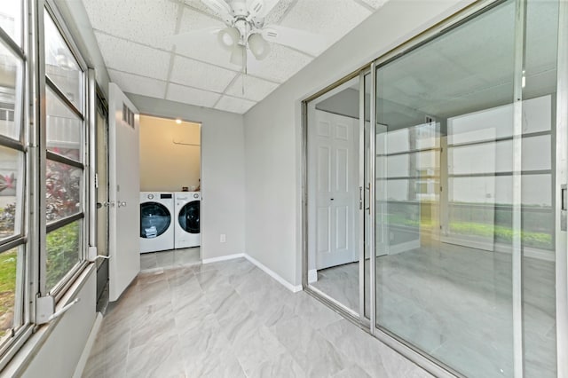 clothes washing area featuring ceiling fan and washing machine and dryer