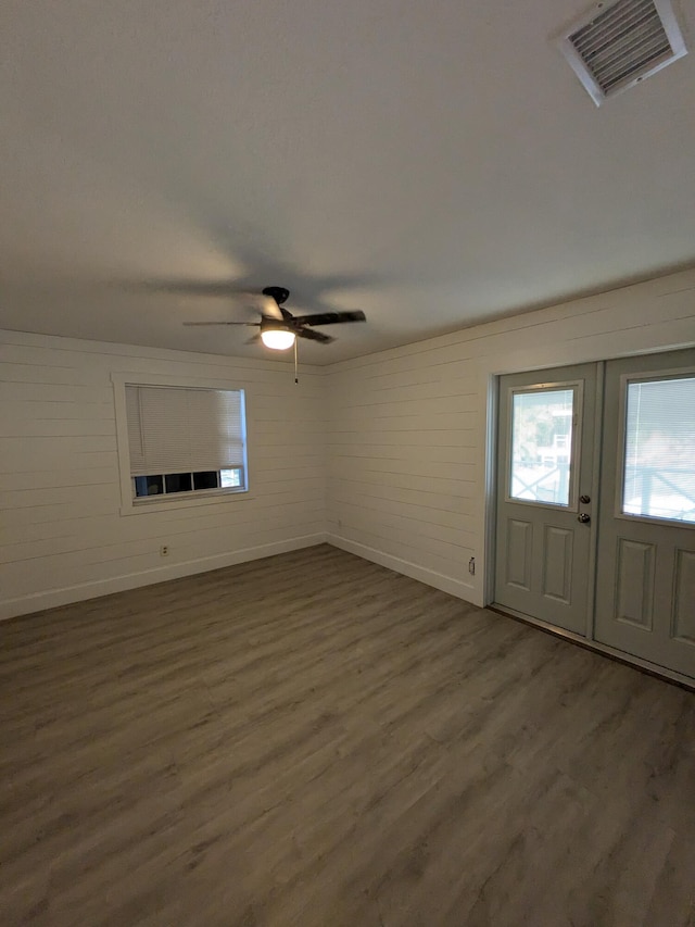 entryway featuring dark hardwood / wood-style floors and ceiling fan