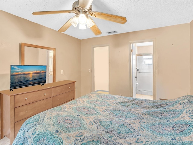 bedroom featuring ceiling fan, a textured ceiling, and connected bathroom