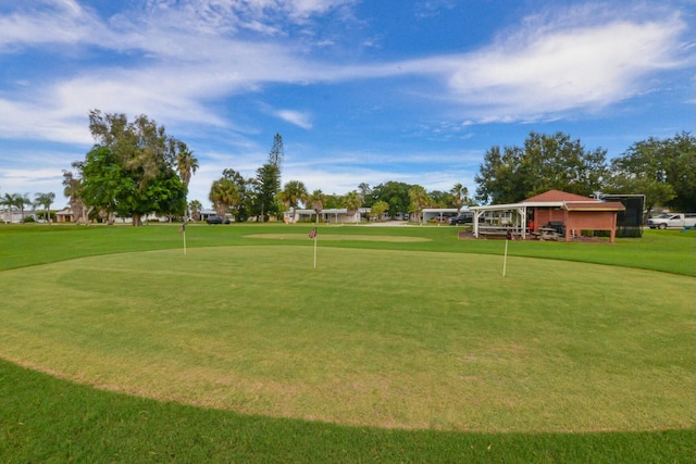 view of property's community featuring a yard