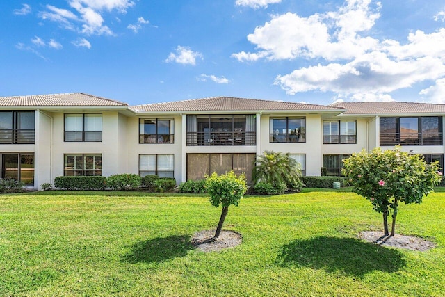 exterior space featuring a lawn