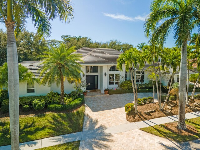 view of front of house with a front lawn