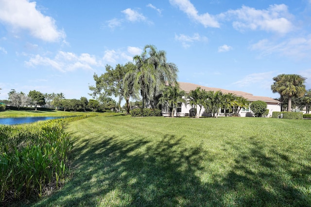 view of yard featuring a water view