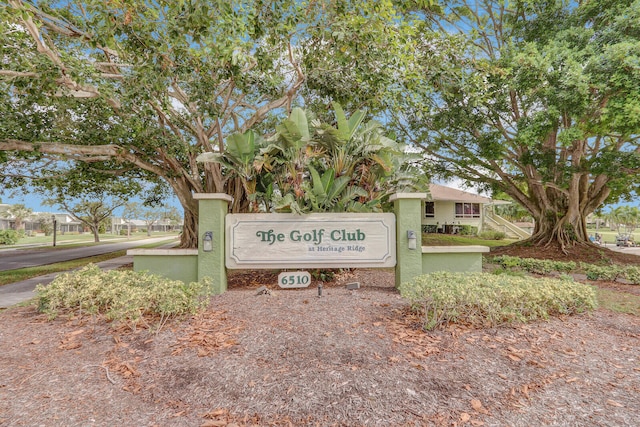 view of community / neighborhood sign