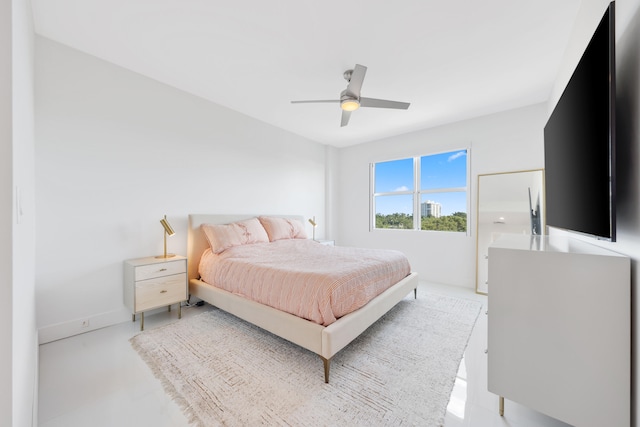 bedroom with ceiling fan