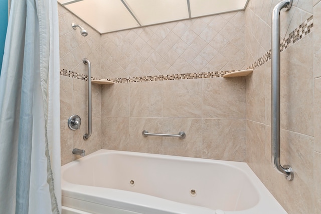 bathroom with shower / tub combo