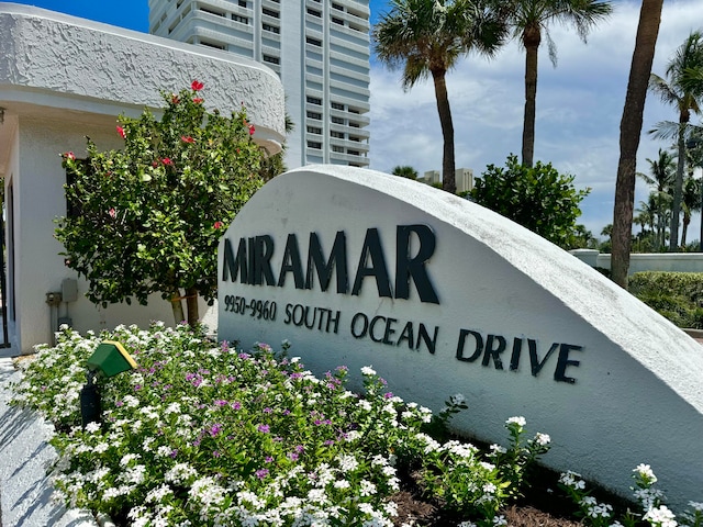 view of community / neighborhood sign